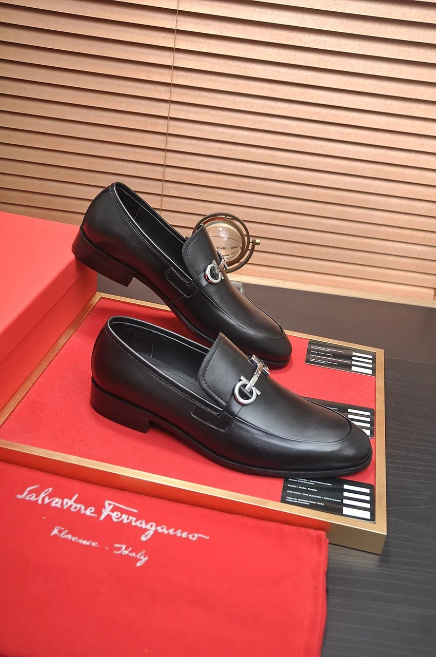 Men's shoes 💰520💶【Ferragamo/Ferragamo】The latest model in the counter. Original imported high-quality cowhide with open sides + imported 🐂 water-dyed cowhide lining + original luxury metal buckle + original combination outsole. No pressure for comparison. 38--45 (45 is custom-made and cannot be returned or exchanged)